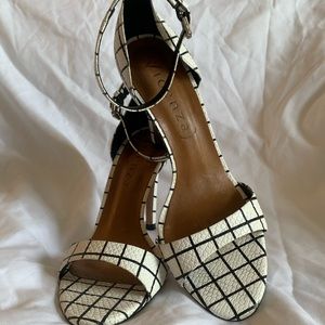 EUC Vicenza Windowpane Pump Sandals